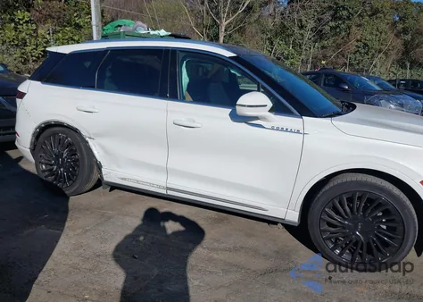 2021 Lincoln Corsair Reserve z USA, uszkodzony, nr VIN 5LMCJ2D90MUL24684